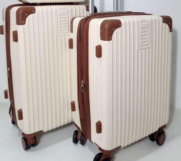 چمدان مسافرتی  پلاستیکی سایز بزرگ مناسب سفرهای خانوادگی