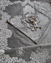 تصویر 3 از جانماز طوسی سبک و قابل‌ حمل طرح مدرن