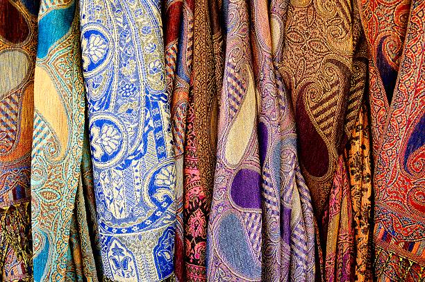 تصویر 2 از روسری سنتی اصیل نقش های ایرانی دست ساز