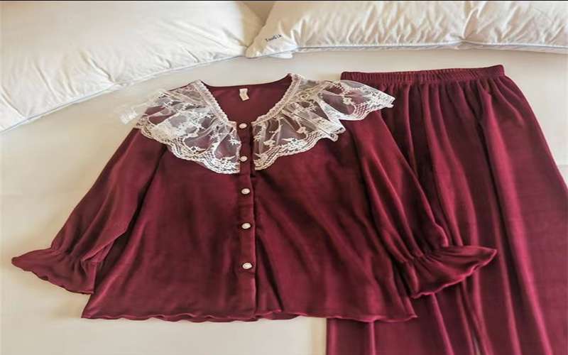 تصویر 4 از لباس راحتی زنانه برای خانه گرم و سبک مناسب روزهای سرد