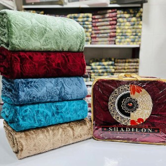 تصویر 4 از پتو دو نفره شادیلون نرم با طراحی زیبا و رنگ‌ بندی متنوع