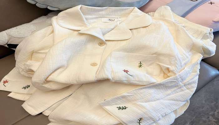 تصویر 2 از لباس راحتی زنانه دکمه دار شیک با ظاهر مینیمال