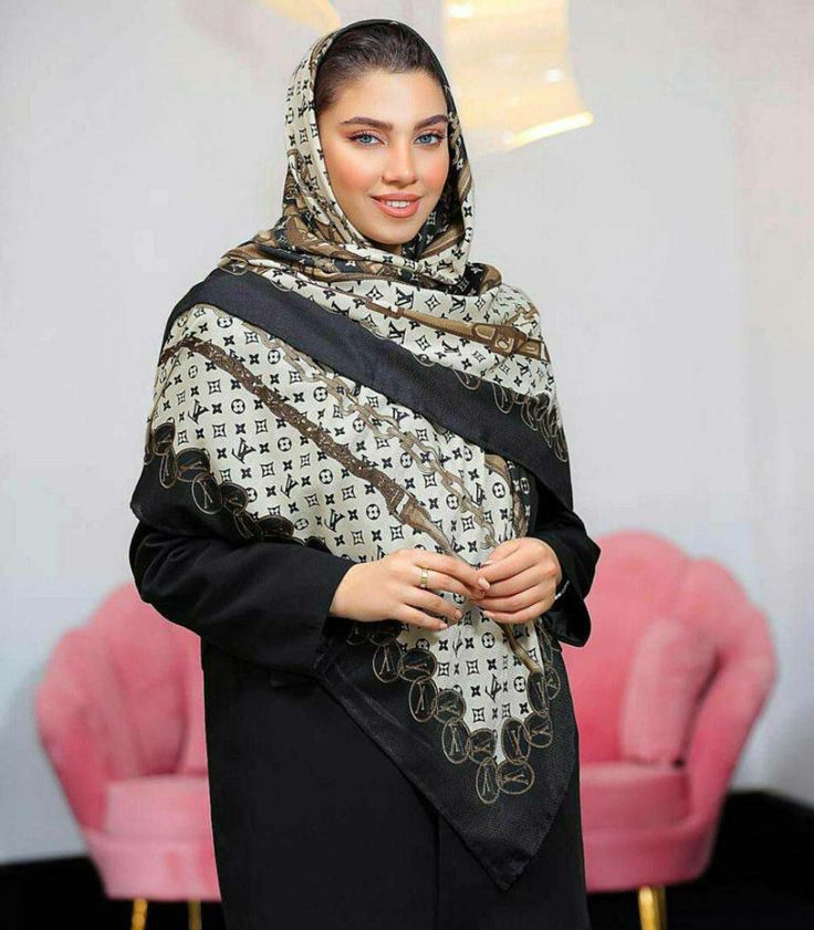 تصویر 2 از روسری چهارخانه با ترکیب رنگ های مدرن و خاص