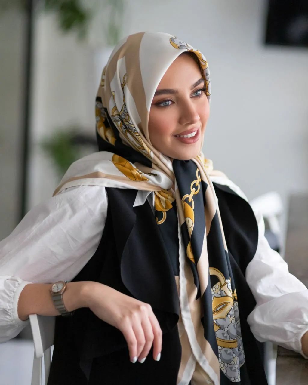 تصویر 1 از روسری مجلسی با جزئیات شیک و دوخت حرفه ای