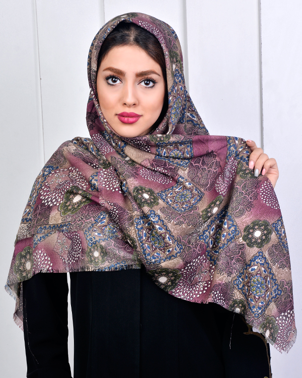 روسری گلدار با الگو های کلاسیک و هماهنگ