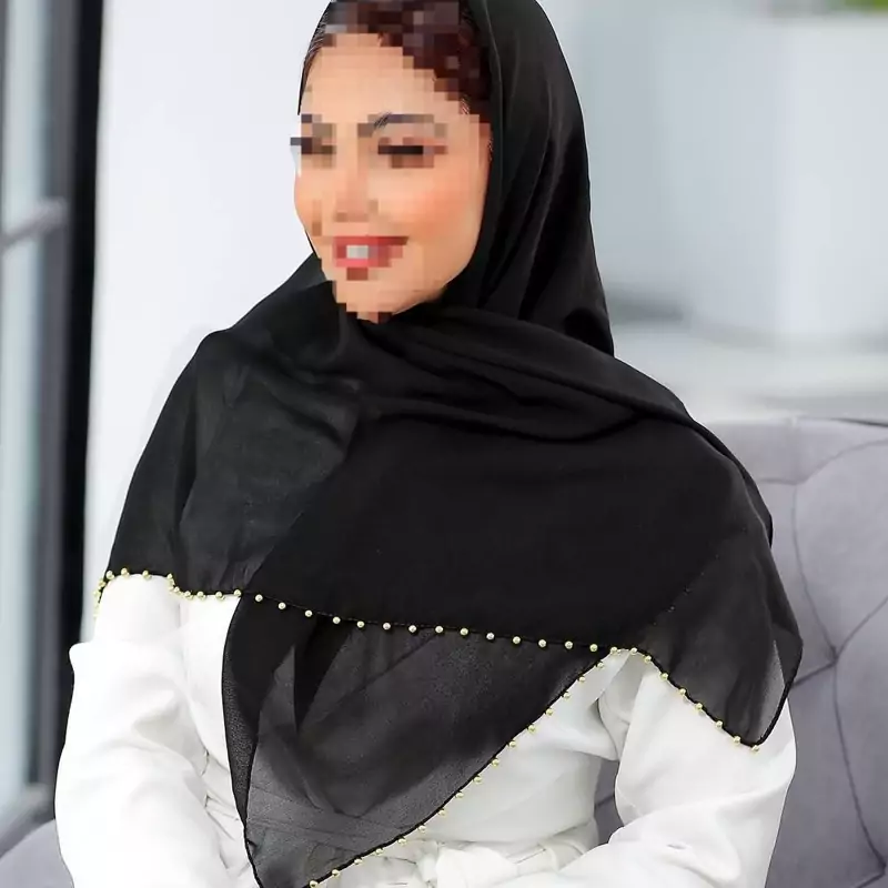 تصویر 2 از روسری حریر با طراحی ظریف و بافت نرم