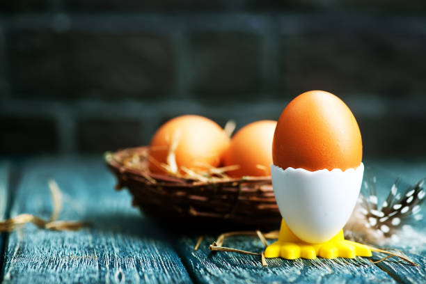تخم مرغ محلی درجه یک با زرده طلایی