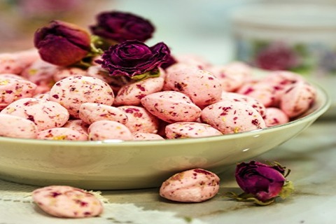 تصویر 1 از شکر پنیر گل محمدی سنتی خوش عطر ایرانی