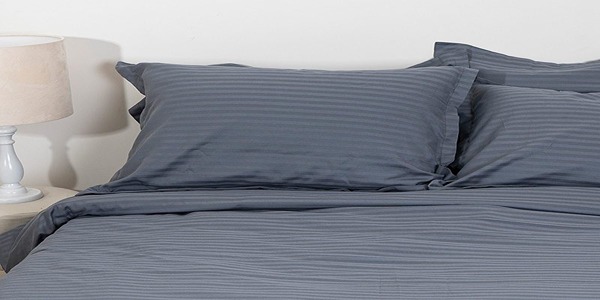 تصویر 3 از پتو طوسی ساده و مینیمال مناسب دکور مدرن