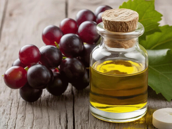تصویر 4 از روغن هسته انگور با بافت شفاف و ملایم