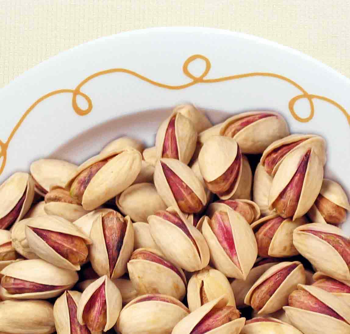 تصویر 1 از پسته فندقی احمدآباد با دانه های درشت و خوش طعم