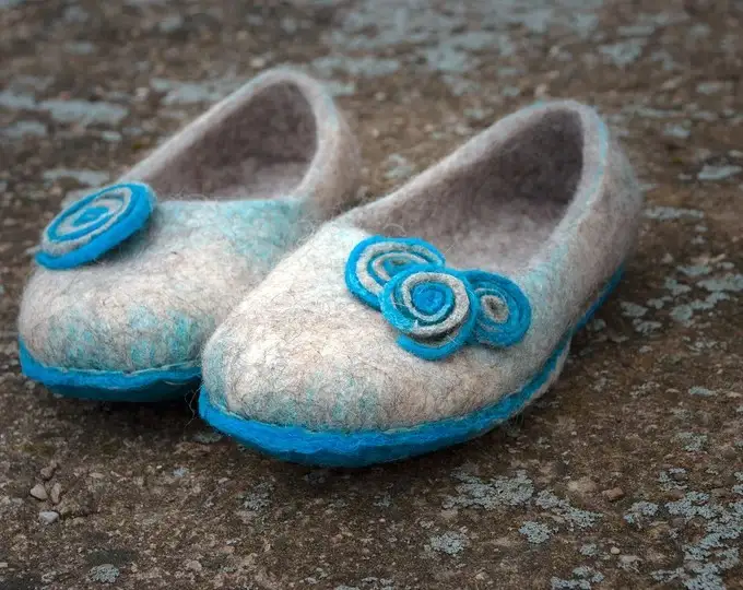 تصویر 1 از پاپوش نمدی با رنگ بندی کامل و متنوع برای اتاق خواب