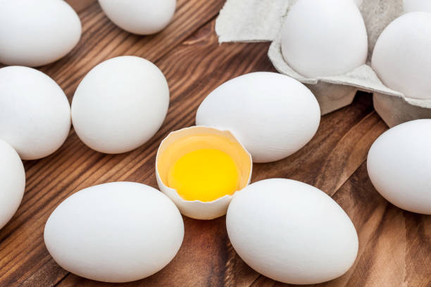 تخم مرغ طبیعی با زرده غنی و ویژگی‌ های ارگانیک