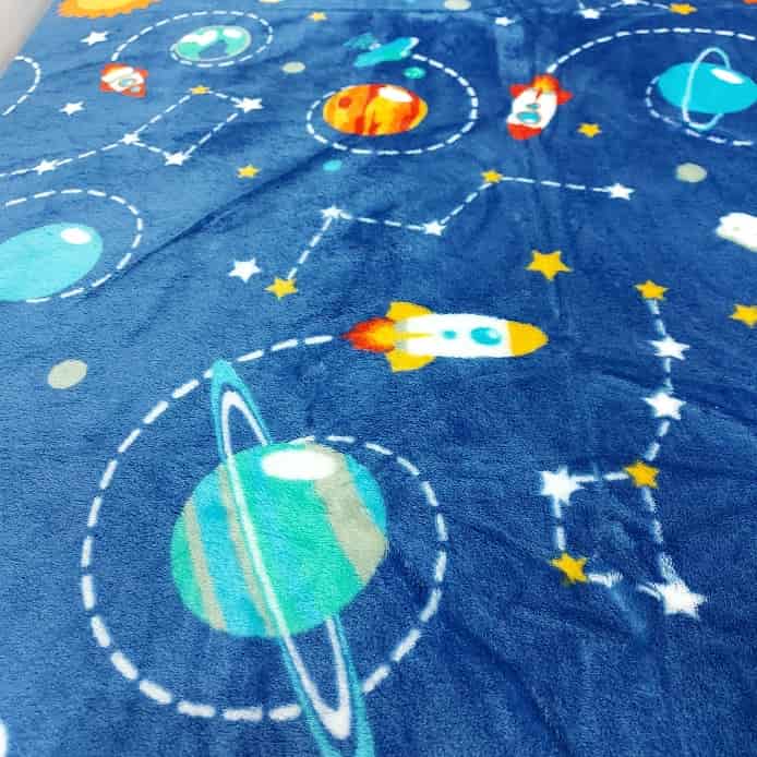 تصویر 4 از پتو طرح فضانورد شب نما مناسب استفاده مداوم