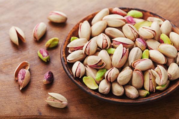 تصویر 3 از پسته احمد آقایی دستچین شده با پوست روشن و مغز سبز