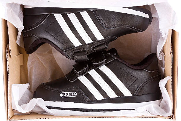 تصویر 3 از کفش ورزشی آدیداس سبک ویژه دویدن شهری