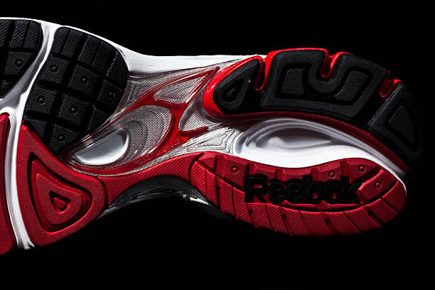 تصویر 1 از کفش ورزشی ریباک کنترل فشار کف پا