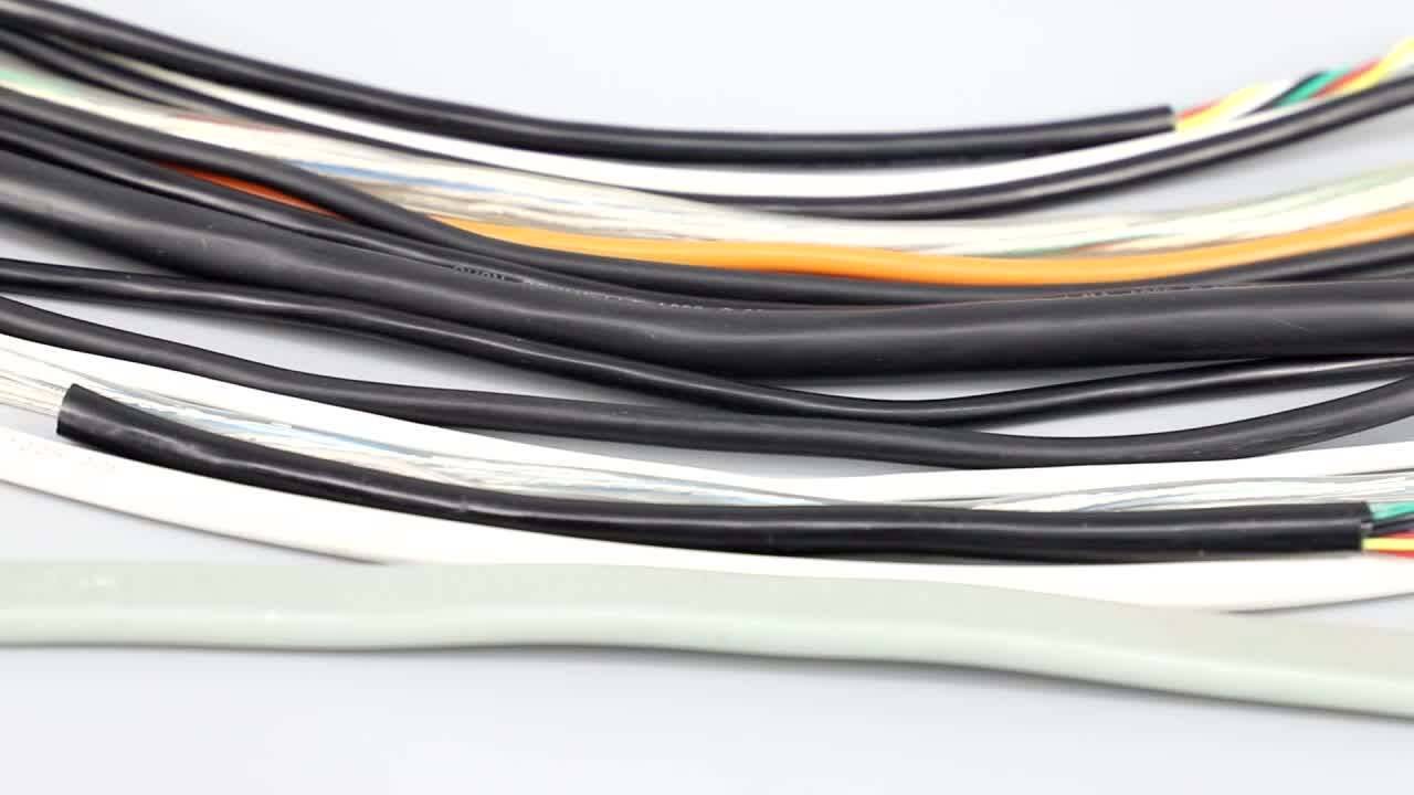 تصویر 1 از کابل افشان سبک و ایده آل برای سیستم روشنایی