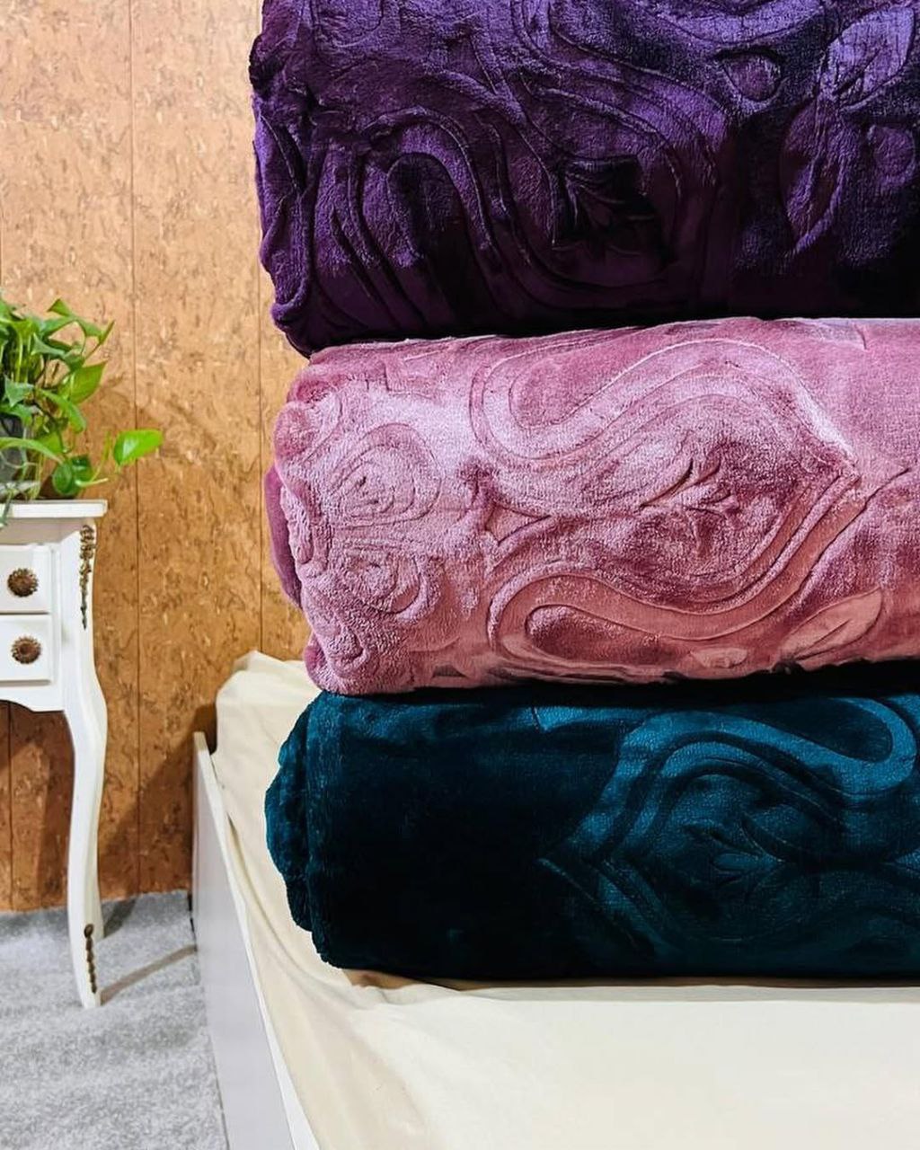 تصویر 2 از فروش ویژه و پخش عمده از کارخانه پتو نرمین طلایی یک نفره