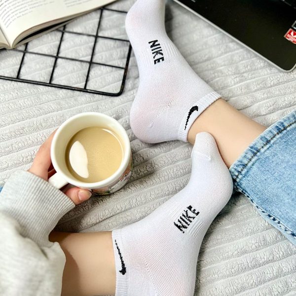 تصویر 4 از جوراب اسپرت راحت مناسب فعالیت روزمره