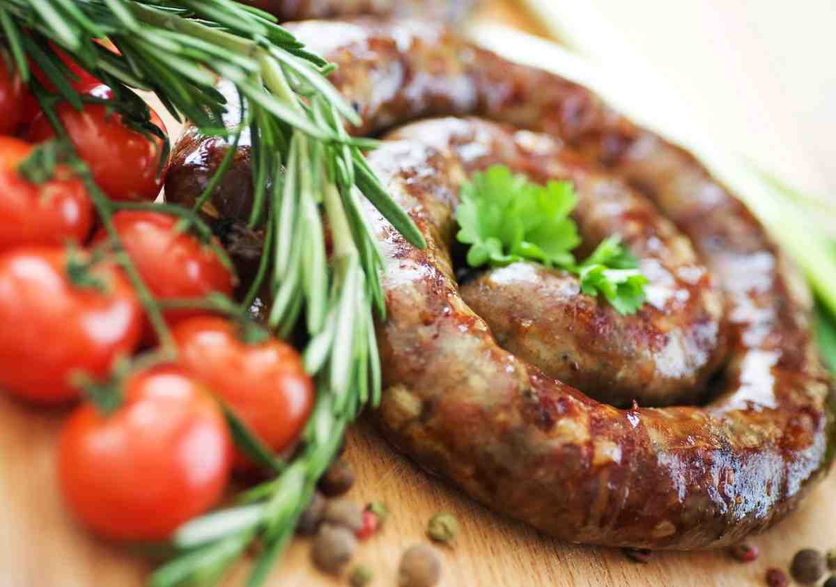 سوسیس آلمانی گیاهی حاوی سبزیجات محصولی پروبیوتیک مناسب همه ذائقه ها