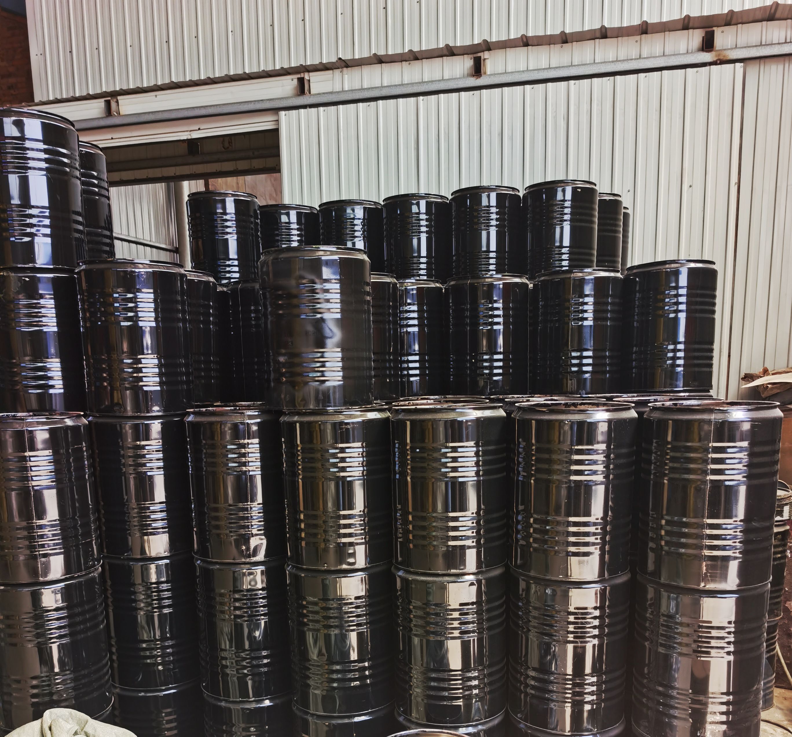 قیر صادراتی اصفهان بشکه‌ ای با کیفیت یکنواخت