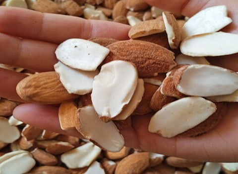 تصویر 3 از بادام درختی شکسته و اماده مصرف