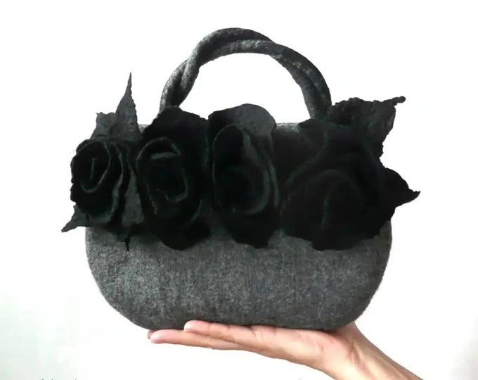 تصویر 2 از کیف نمدی فوق العاده کاربردی برای نگهداری لوازم شخصی