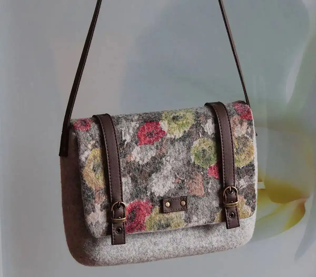 تصویر 4 از کیف نمدی مناسب سفر و گردش های کوتاه شهری