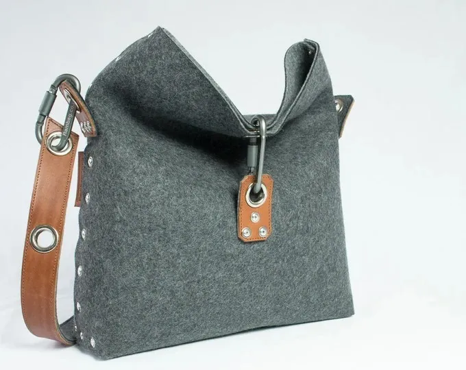 تصویر 1 از کیف نمدی مخصوص دانشجویان برای حمل وسایل تحصیلی