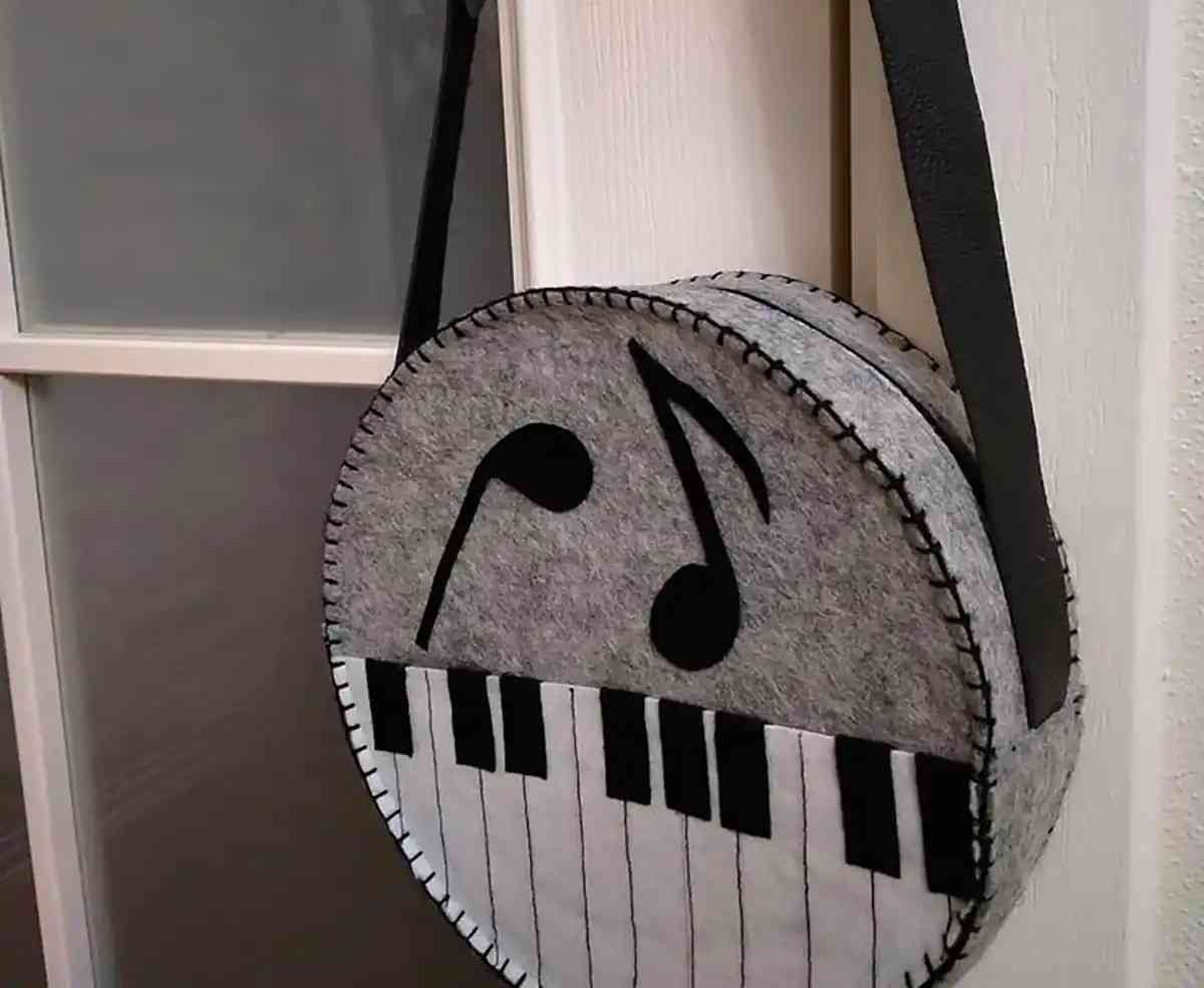 تصویر 4 از کیف نمدی با طراحی منحصر به فرد برای سفرهای کوتاه