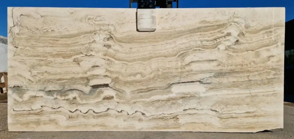 تصویر 4 از سنگ تراورتن عسلی با پایداری بالا مقاوم در برابر رطوبت و حرارت مناسب انواع محیط