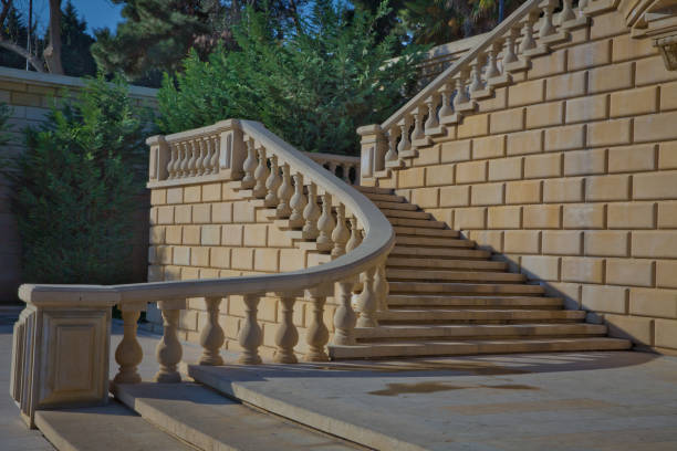 تصویر 2 از سنگ تراورتن موج دار کرم ممتاز نمای کلاسیک