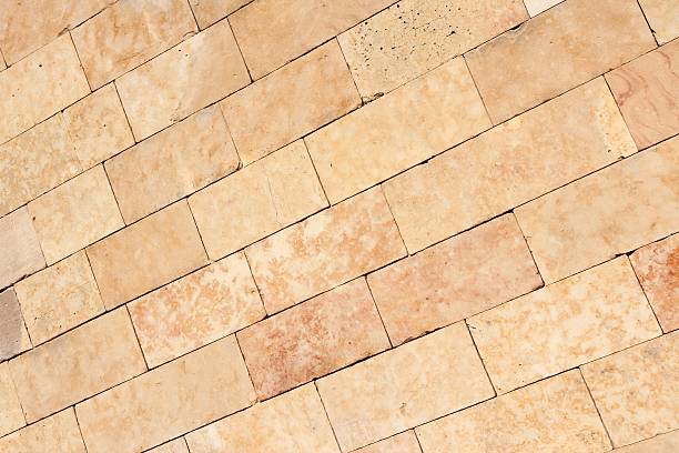 تصویر 2 از سنگ تراورتن کرم روشن ممتاز جلوه یکپارچه بنا