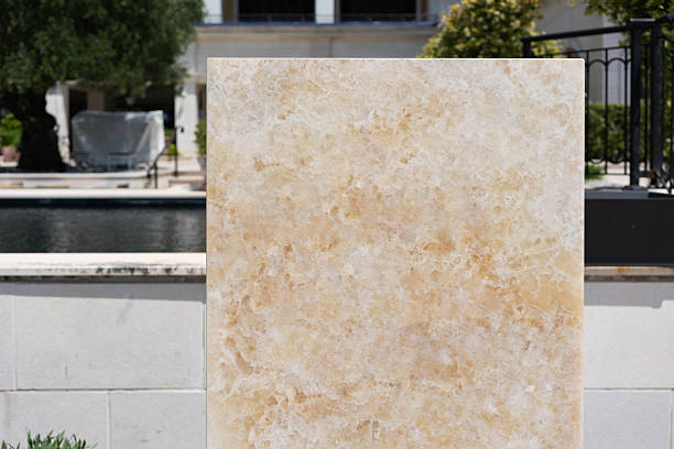 سنگ تراورتن عسلی گرم مناسب طراحی ویلایی