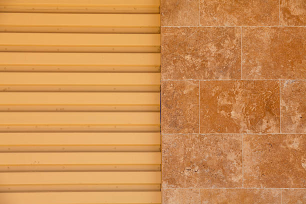 تصویر 1 از سنگ تراورتن عسلی گرم مناسب طراحی ویلایی