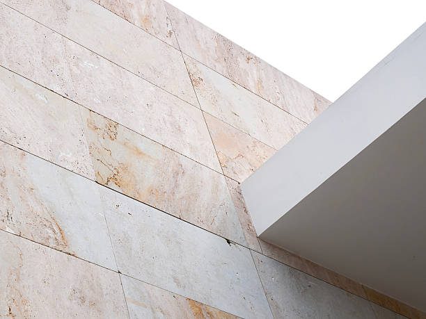 تصویر 2 از سنگ تراورتن برش افقی منظم نمای کشیده ساختمان