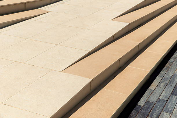 تصویر 3 از سنگ تراورتن برش عمودی بلند نمای مدرن شهری