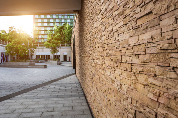 تصویر 4 از سنگ تراورتن دانه درشت شاخص نمای شاخص شهری