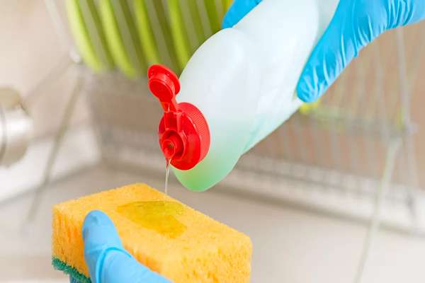 مایع ظرفشویی نیم لیتری طراحی جمع و جور