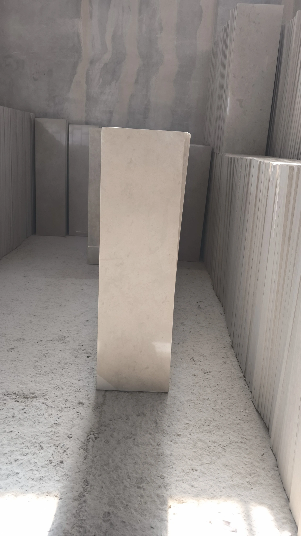 تصویر 1 از سنگ پله گوهره ارزان مناسب فضا های آموزشی