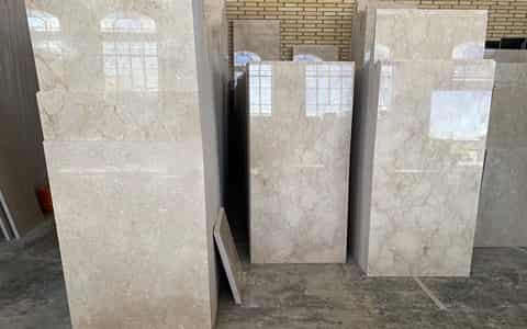 تصویر 4 از سنگ مرمر سفید اسلب براق رگه‌ دار