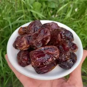 تصویر 1 از خرما کبکاب کارتنی شیرین و خوش طعم مناسب پذیرایی و مجالس