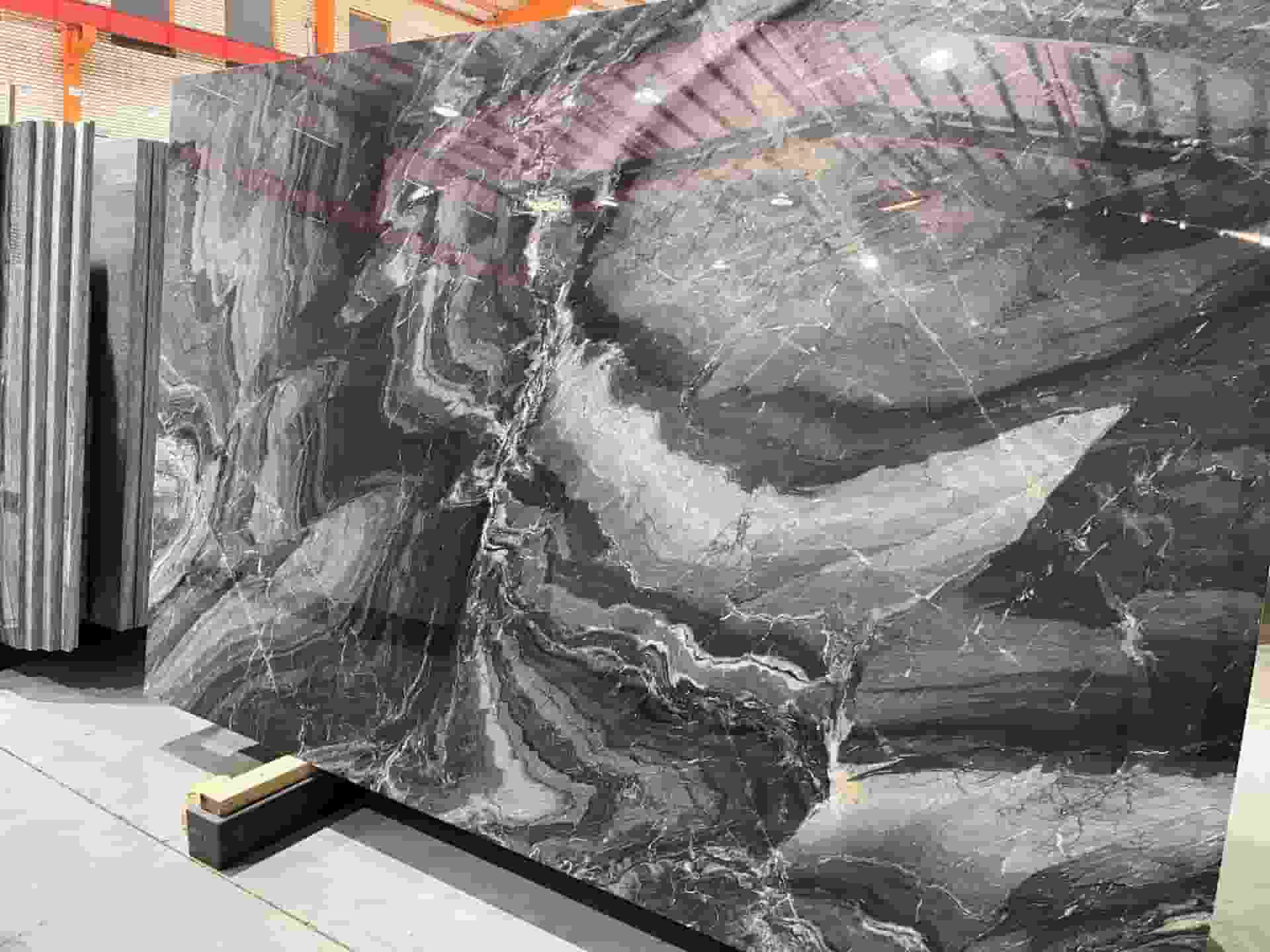 تصویر 2 از سنگ چینی مشکی الیگودرز سطح صیقلی عمیق