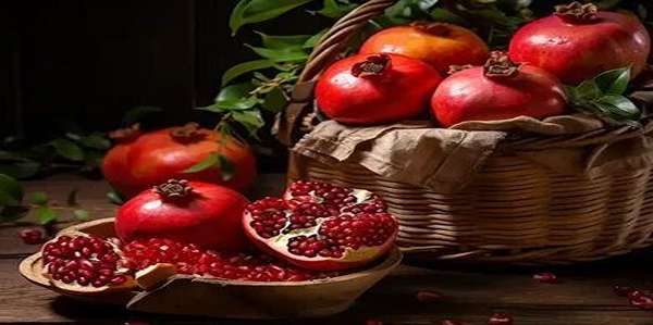 تصویر 1 از انارسیاه سمرقندی باغی طبیعی با رنگ قرمز براق