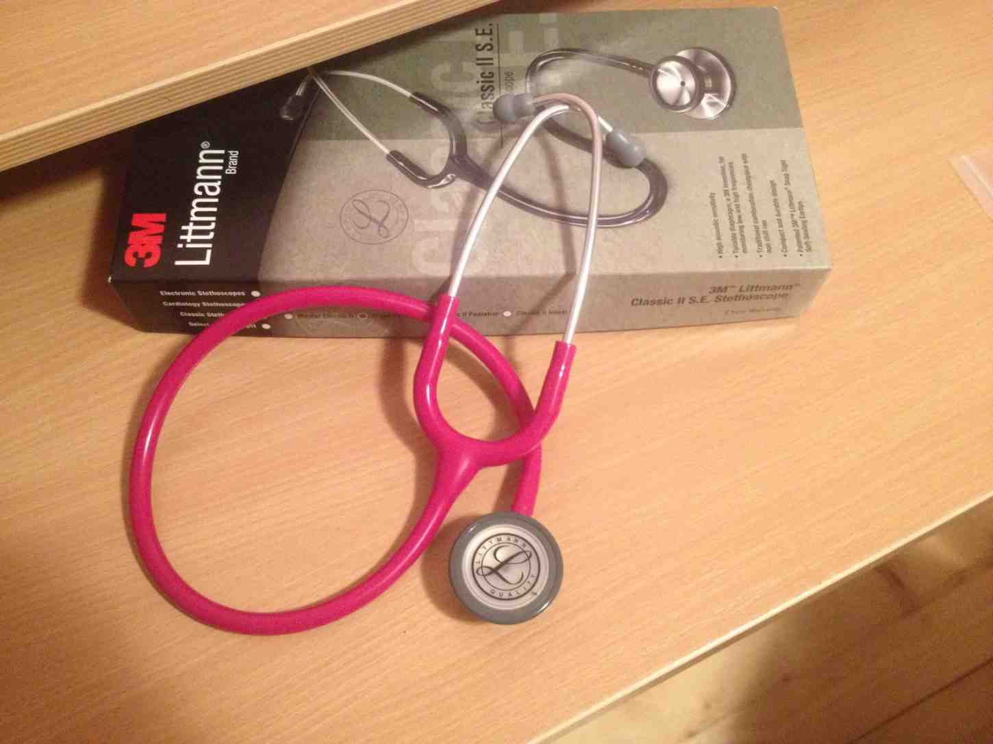 تصویر 2 از گوشی پزشکی با ویژگی های ارگونومیک و سبک برای راحتی کار