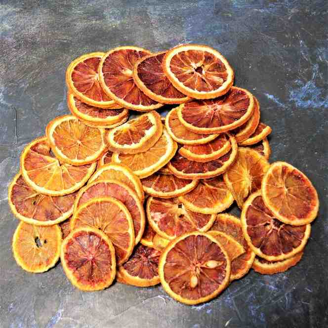 تصویر 1 از میوه خشک میکس متنوع شامل سیب و پرتقال و کیوی