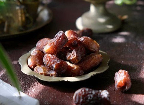 تصویر 3 از خرما پیارم لوکس طعم غنی طبیعی و پر انرژی