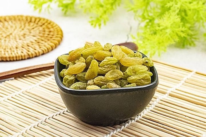 تصویر 3 از کشمش فخری سبز انتخاب حرفه‌ای برای آجیل