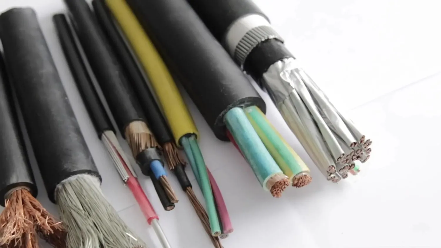 کابل افشان مقاوم با پوشش ضد سایش جهت استفاده در مسیرهای پر رفت و آمد